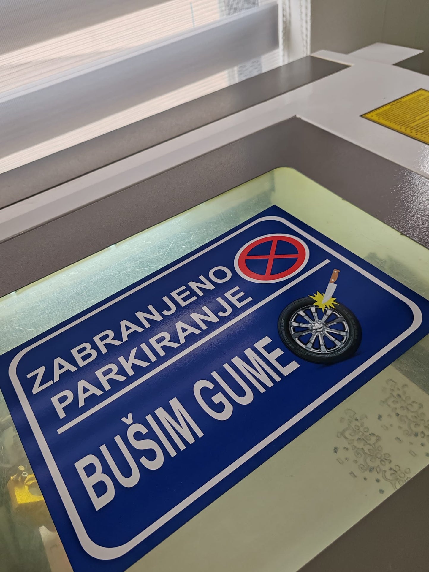Znak za Zabranjeno Parkiranje - Dimeznije i tekst po želji